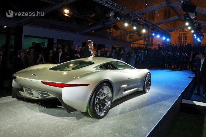 Hibrid Jaguar F1-es segítséggel 6