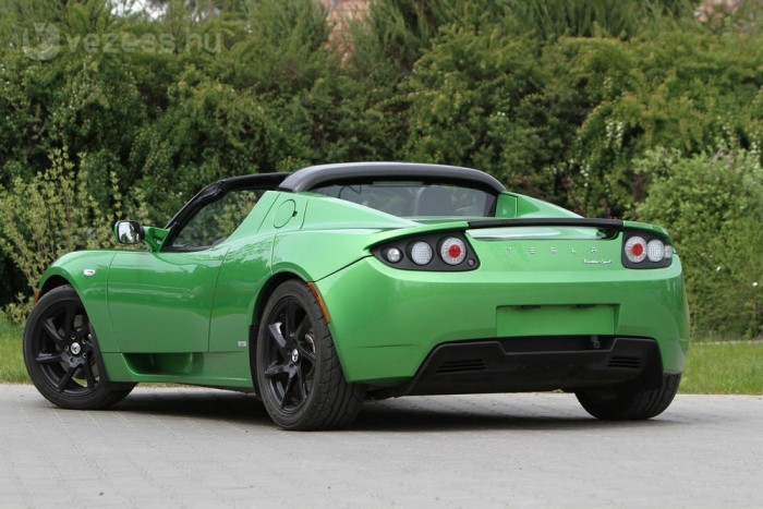 Nagyjából 440 kilogrammnyi akksi dolgozik benne