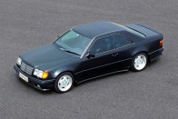 Mercedes 300CE AMG, 5.6 liter V8, 355 lóerő. Rászolgált a kalapács becenévre