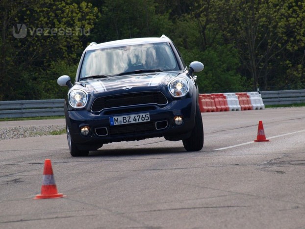 Megtapasztaltuk, hogy szlalomozni is tud