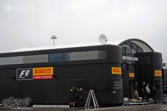 F1: Az idény közepéig megvannak a gumik