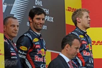 F1: Webber lassan beéri Vettelt?