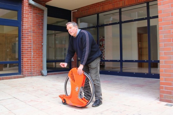 Gördeszka biciklikerékkel 8 | Vezess A '80-as években kezdett motoszkálni a fejében a gondolat