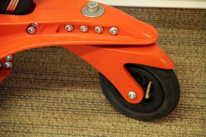 Gördeszka biciklikerékkel 12 | Vezess A hátsó kis kerék is fújható