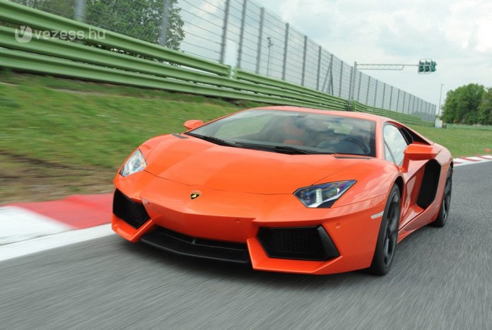 Szétszedve ment múzeumba a Lambo – videó 5
