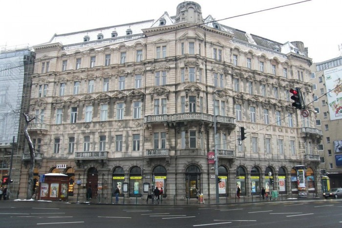 Életveszélyben az Andrássy úton közlekedők – videó