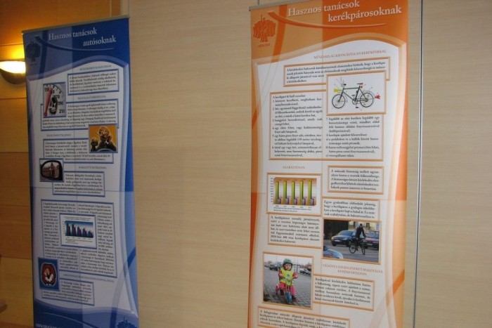 Sárga rombusszal a Gonosz ellen 7 | Vezess Plakátok, reklámfilmek: nálunk talán jobb helye lenne a kampányköltségnek útburkolati jelbe, kátyújavításba, táblázásba fektetve