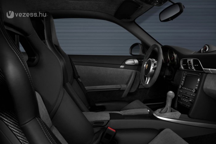 Beleerősít a 4×4-es Porsche 911 7