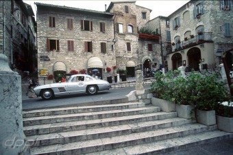 Häkkinen Mercedest vezet a Mille Miglián