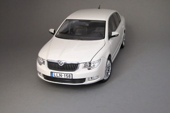 Jó próbálkozás a kis Superb