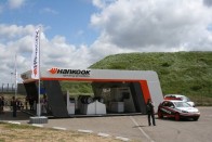 A Hankook, a DTM hivatalos gumiszállítójának promóciós sátra