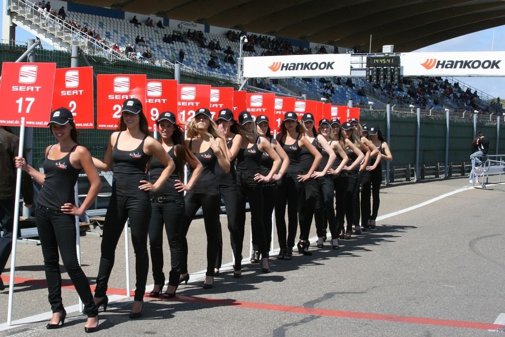 A Seat Leon márkakupa gridgirl-csapata