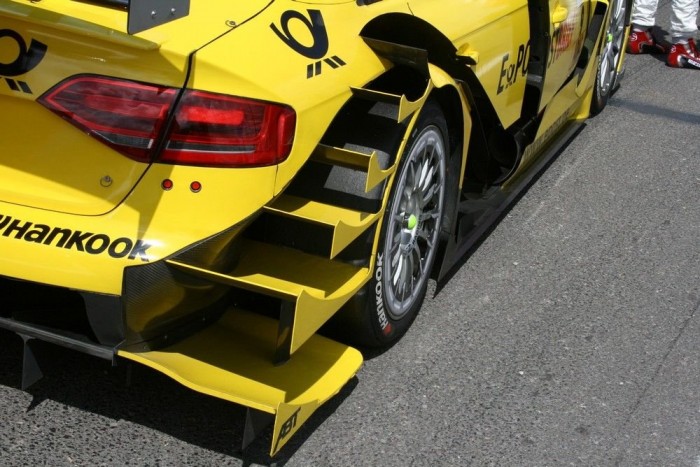 A Mercedes jobb vagy az Audi? 8 | Vezess Viszont az Audikon iszonyatosan ronda hátsó légterelők vannak a kerekek mögött