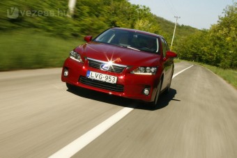 Álló motorral a legjobb: Lexus CT200h