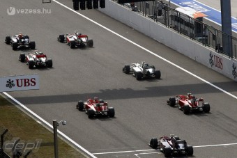 Ecclestone: Fityisz a csapatoknak!