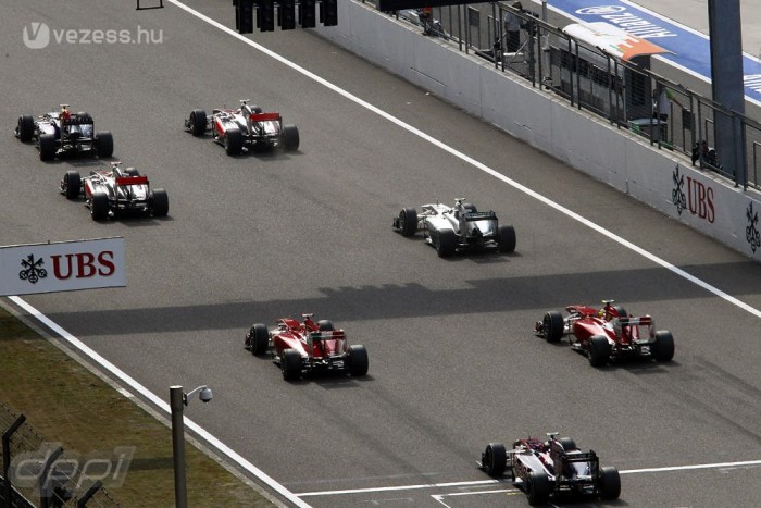 Ecclestone: Fityisz a csapatoknak!