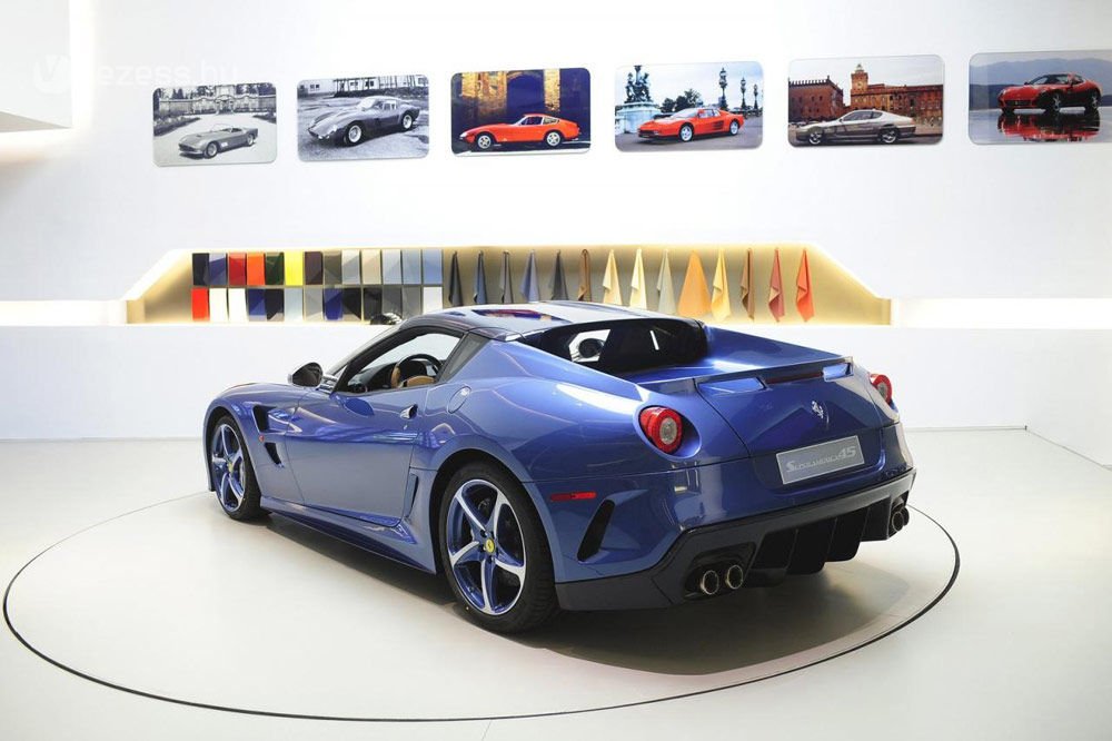 Karbonból készült a tető