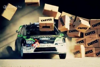 Dobozokkal viaskodik a ralisztár - videó