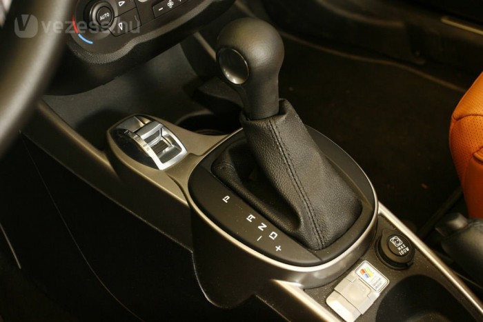 A megkergült kamaszkutya TCT váltó háttérben DNA kapcsolóval