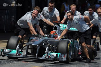 F1: Schumacher előnyt kovácsolt a bajból