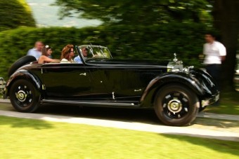 A világ fejét a felhők közé