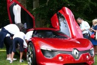 Laurens van den Acker Renault-tanulmánya, a Dezir, ami kívülről Laetitia Casta, belül felhők.