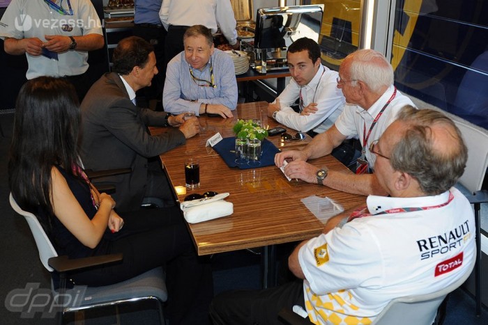 F1: Maradhatnak a régi a motorok?