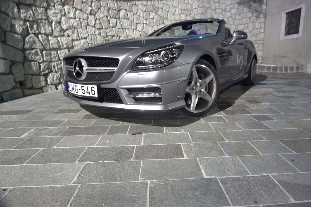 Vezettem a Mercedes-Benz kínálatának megannyi modelljét. Megvolt az E kupé, a GLK, a CLS, az S-osztály és az SLK is.