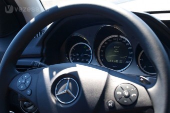 Dízelbotrány: 60 ezer Mercedest kell visszahívni