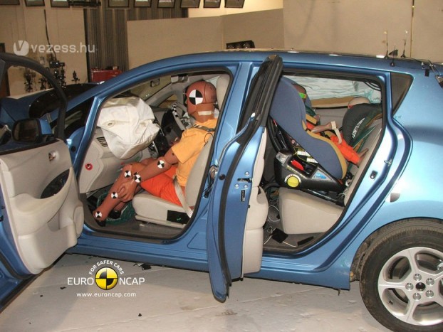 Bírja a zúzást a Nissan villanyautója 4