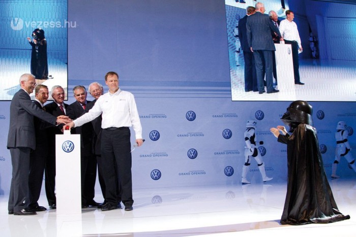 Darth Vader indította be a VW új gyárát 6