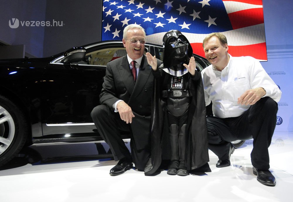 Darth Vader indította be a VW új gyárát 7