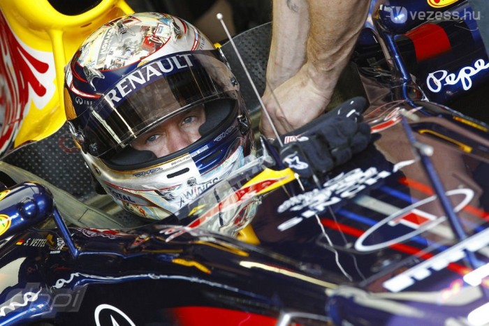 F1: Vettel az élen, Schumi a falban 6