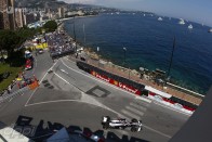 F1: Törtek az autók az edzésen 48