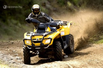 Vadlúd támadt motorosra