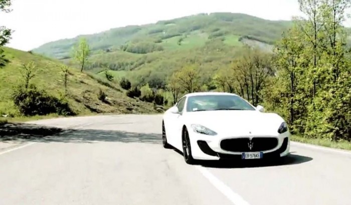 Egy perces főhajtás az olasz V8-as előtt