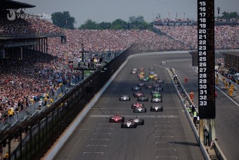 Dráma az Indy 500 utolsó kanyarjában - videó