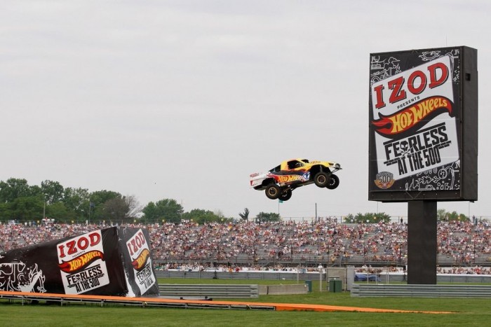 101 méteres halálugrás terepjáróval!