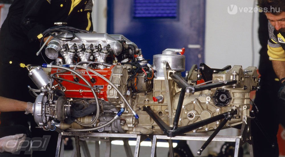 Újra turbós motorokat építene a Ferrari