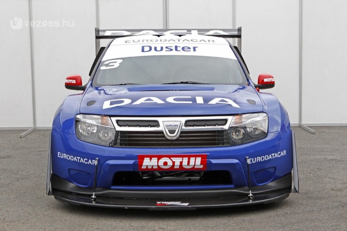 Gumit éget a Dacia-szörny 2 Gumit éget a Dacia-szörny 2