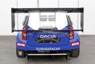 Gumit éget a Dacia-szörny 50