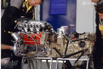 F1: Formabontó motorral állt elő a Ferrari