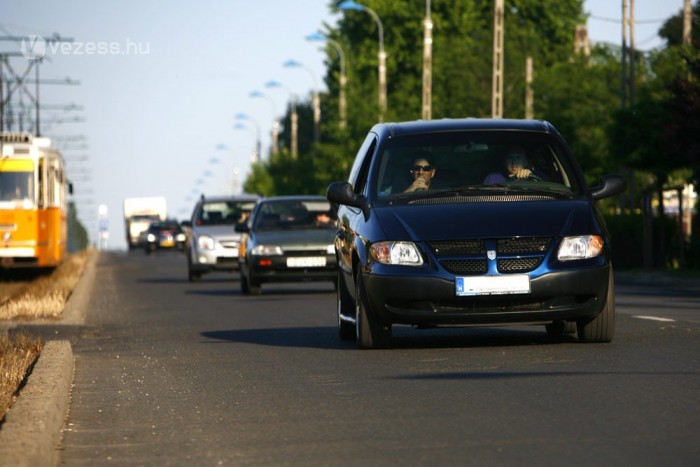 A drága benzin miatt gyorsabban hajtunk?