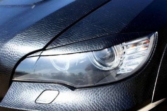 BMW talpig bőrbe húzva