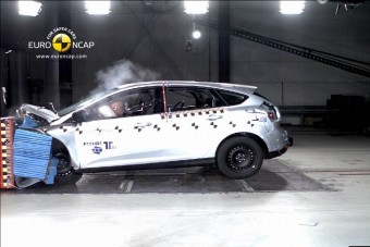 A világautó vigyáz a gyerekekre