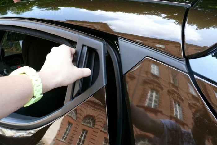 Itt nyílik, a rutintalanok nem találják meg könnyen a kilincset