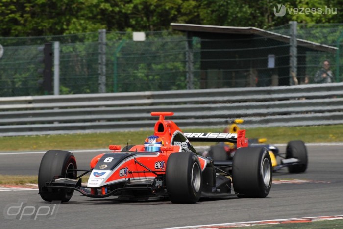 Wickens jelenleg második a WSR 3.5-sorozatban, a Virgin által támogatott autóval