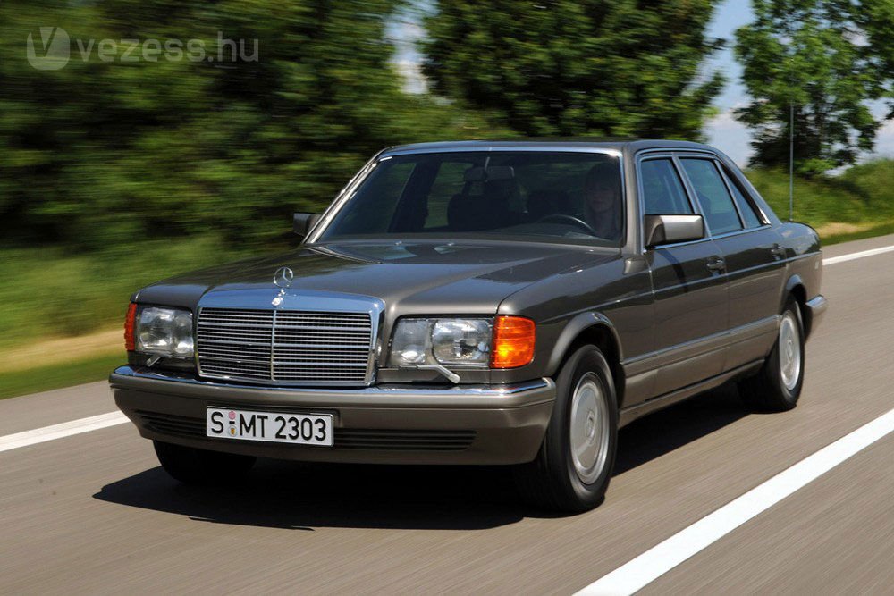 A W140 a W126-ot váltotta