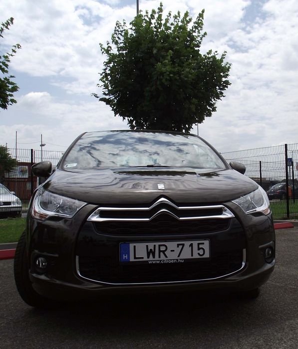 Ötajtós “kupéval” újít a Citroën 25