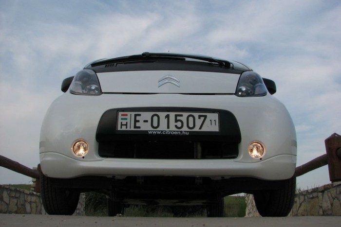 A nappali menetjelző fény sem LED-es. Így olcsóbb, a fogyasztás pedig nem számottevő